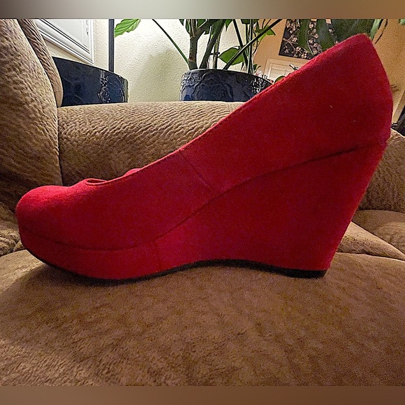 Red Suede Wedge Heels — American Rag - Picture 4 of 14